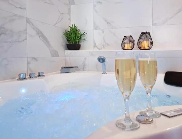 آنسي Majord'Home Spa 4*-L'Elegance-Balneo Vieille Ville المظهر الخارجي الصورة